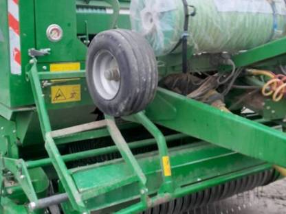 Bild 7:Rundballenpresse McHale F550