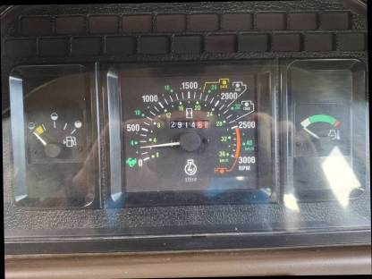 Bild 5:New Holland DL 60 Traktor