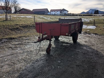 Bild 2:Pöttinger Miststreuer - einsatzbereit