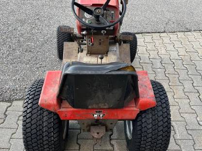 Bild 3:Massey Ferguson 12