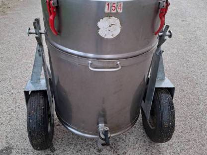 Bild 3:Milchtank mit Transportwagen