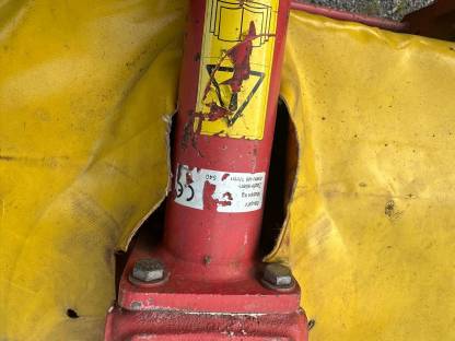 Bild 6:Aebi Frontmähwerk Welger 190