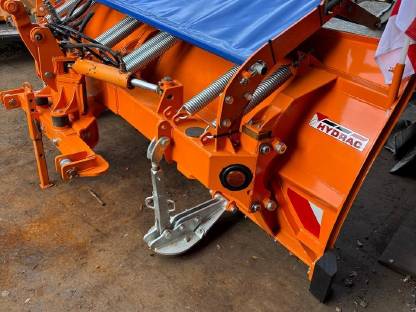 Bild 6:Hydrac Schneepflug LB II 280 Dreipunkt