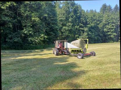 Bild 3:Rundballen-Wickelmaschine