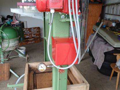 Bild 3:Hydraulische Obstpresse