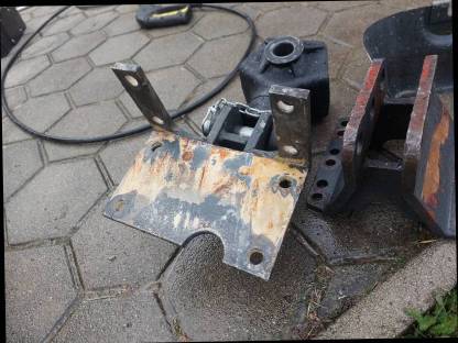 Bild 3:Oben- und Untenanhängung für Steyr 9086