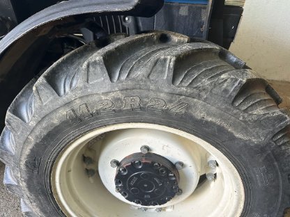 Bild 4:Felgen und Reifen für New Holland TN oder Steyr Kompakt S