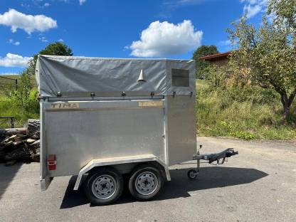 Bild 2:Alpaka-Pferdetransporter