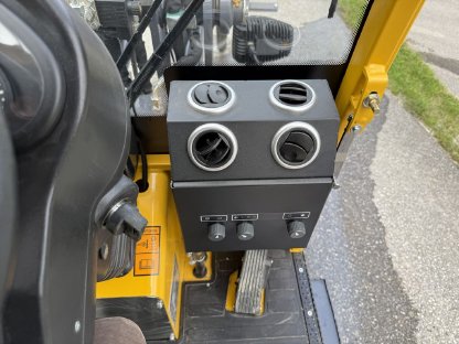 Bild 6:Eurotrac W12 CMF mit Kabine und Euroaufnahme