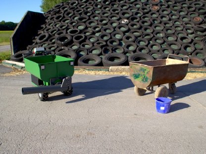 Bild 7:El. angetriebener Futterwagen mit Förderschnecke