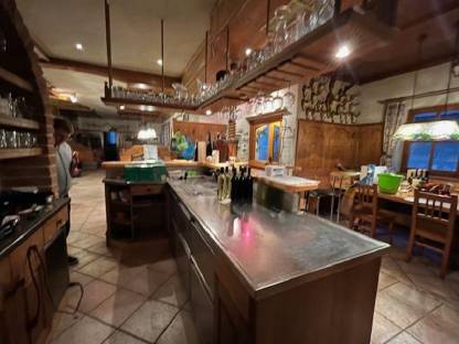 Bild 5:Heurigenschank und Buffet/Vitrine komplett inkl. Kühlladen