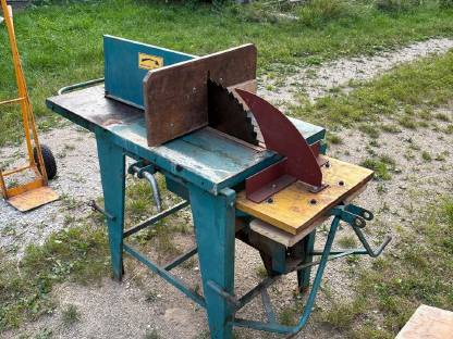 Bild 6:Zapfwellen-Kreissäge / Holzkreissäge