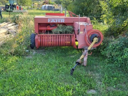 Bild 3:Kleinballenpresse FAHR-KÖLA Rivale 20
