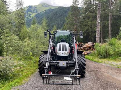 Bild 3:Steyr 4110 Multi mit Frontlader