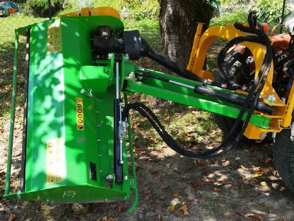 Bild 8:Kubota B8200HST (ca. 20 PS) 4x4 mit Zubehör