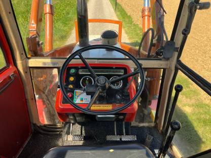 Bild 9:Steyr 8070, 40 km/h, vollhydraulischer Frontlader