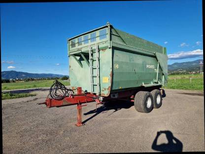 Bild 6:Brantner Muldenkipper TA 13045