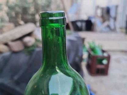 Bild 2:Glasflasche, Weinflasche 1 l Bandmündung