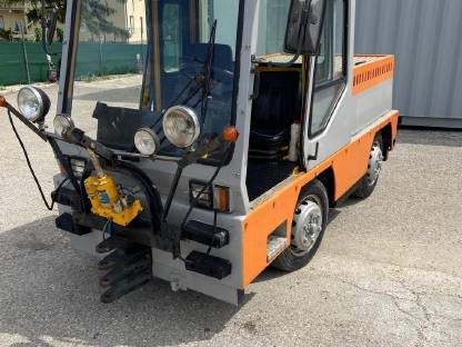 Schlepptraktor Flughafenschlepper Fresia F3000