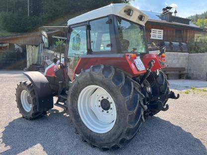 Bild 4:Traktor Steyr 975