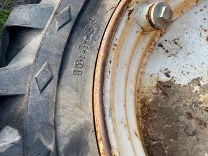 Bild 2:Forstreifen Goodyear 18.4-34