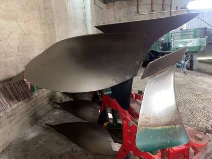 Bild 5:Verkaufe Vogel & Noot 4-Scharr-Wendepflug