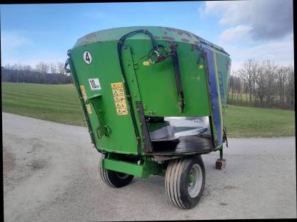 Bild 3:Futtermischwagen Faresin Magnum 900