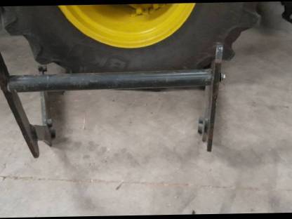 Bild 5:Grillschutz und Gewichtsträger für John Deere 6000er Serie