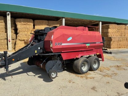 Bild 2:Case IH 540 Großballenpresse