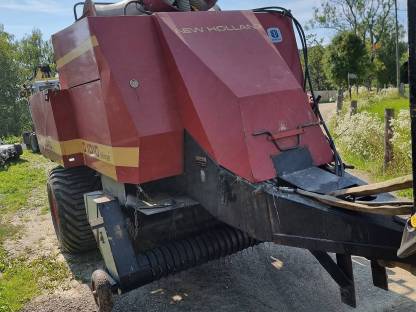 Bild 6:Quaderballenpresse New Holland D1010