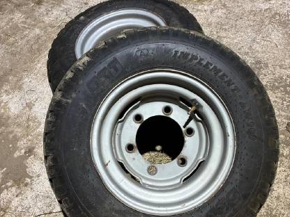 Bild 2:Reifen 10.0/75 - 15.3