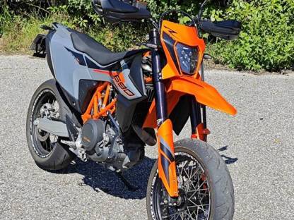 Motorrad KTM 690 SMC-R Supermoto