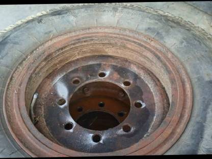 Bild 3:Reifen 10.00x20 mit 8-Loch Felge