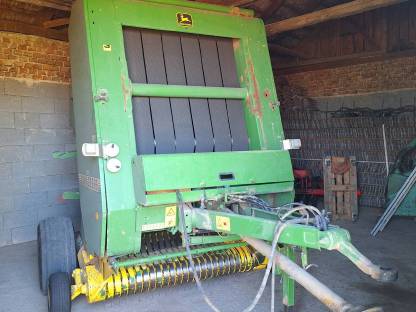 Bild 2:John Deere Rundballenpresse 590