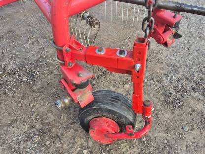 Bild 2:Pöttinger Schwader Top 460 N