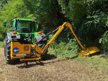 Bild 3:Mulch- und Böschungsmulcharbeiten, Forstfreischnitt