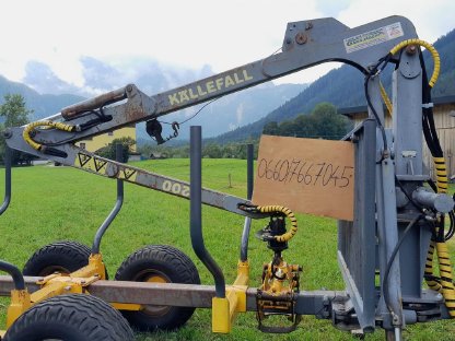 Bild 4:Källefall Forstanhänger mit ferngesteuerter Kranseilwinde