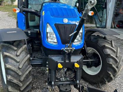 Bild 2:New Holland Traktor