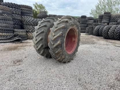 Bild 4:Zwillingräder 18.4R34 Continental Reifen Schnellverschluss