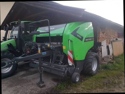 Bild 2:Rundballenpresse