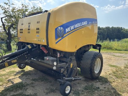 Bild 2:Rundballenpresse New Holland Roll Belt 150
