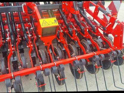 Bild 4:Kuhn HR 3040 mit Sitera 3030-24 E Isobus Sähkombi