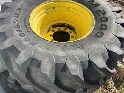 Bild 2:Kompletträder 800/65/32 Trelleborg TM2000