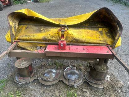 Bild 8:Aebi Frontmähwerk Welger 190