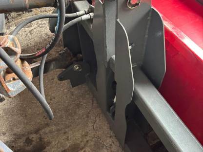 Bild 2:Hydraulische Front-/Hecklade Kippschaufel