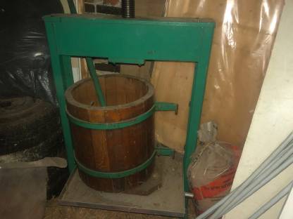 Obstpresse und Mühle Voran