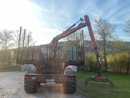 Bild 4:Valtra 6750 HI, Lochner Rückewagen