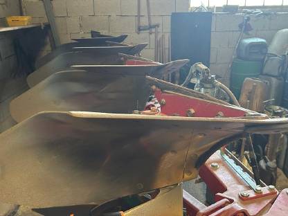 Bild 2:Volldrehpflug Kverneland ES85 4-furchig