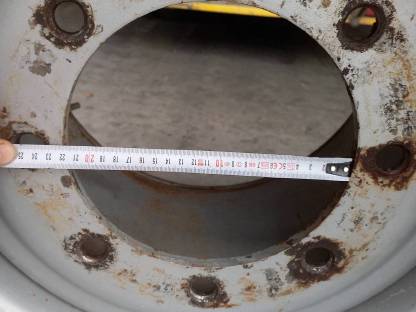 Bild 4:Reifen der Marke BKT 700 50-22.5