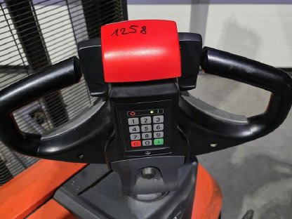 Bild 8:Verkaufe Ameise Hochhubwagen Stapler BT SWE100 BJ2019